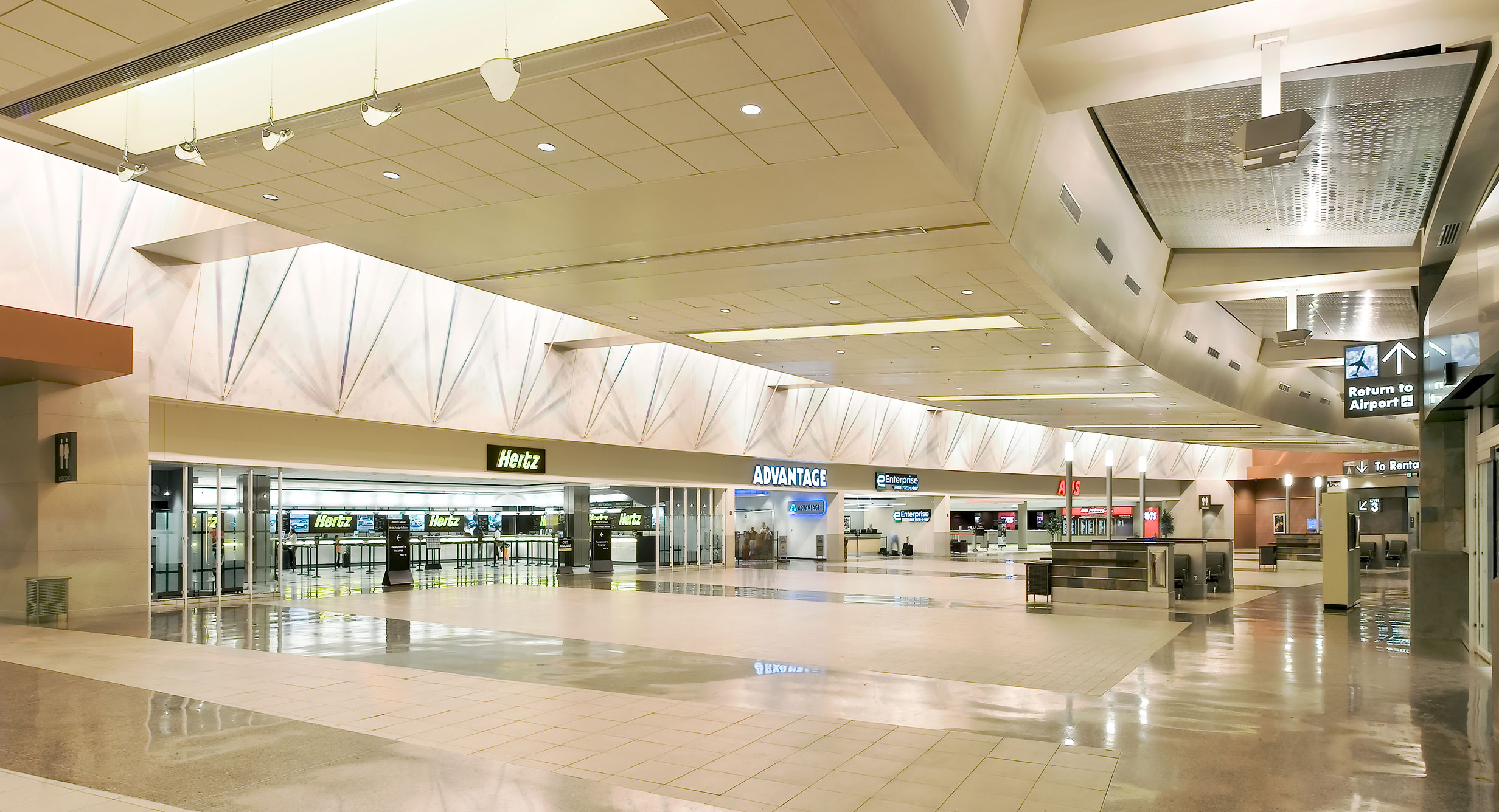 Phoenix_SkyHarbor_Airport_01