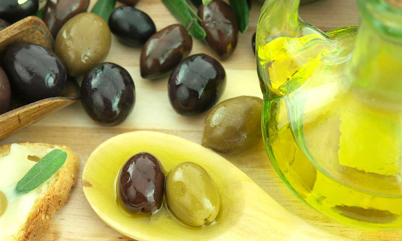 wellhealthorganic.com:11-health-benefits-and-side-effects-of-olives-benefits-of-olives